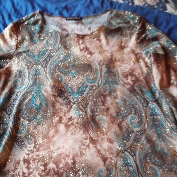 Beautiful ,Sparkly Gold top,only worn twice ,like new,3/4 sleeve - Picture 3 of 5
